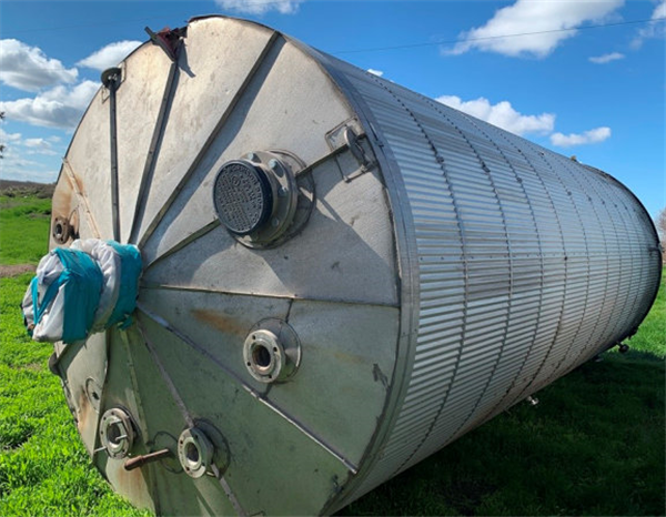 7-1/2' Dia. x 18' L SS 6,000 Gallon Agitated Tank